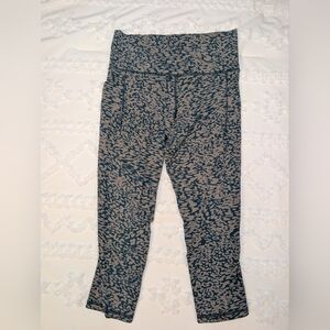 Athleta Salutation Stash Pocket II Capri Animal Print 21.5" Blue Grey Medium